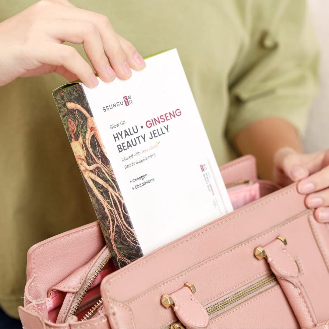 Hyalu ginseng beauty jelly being put into a purse