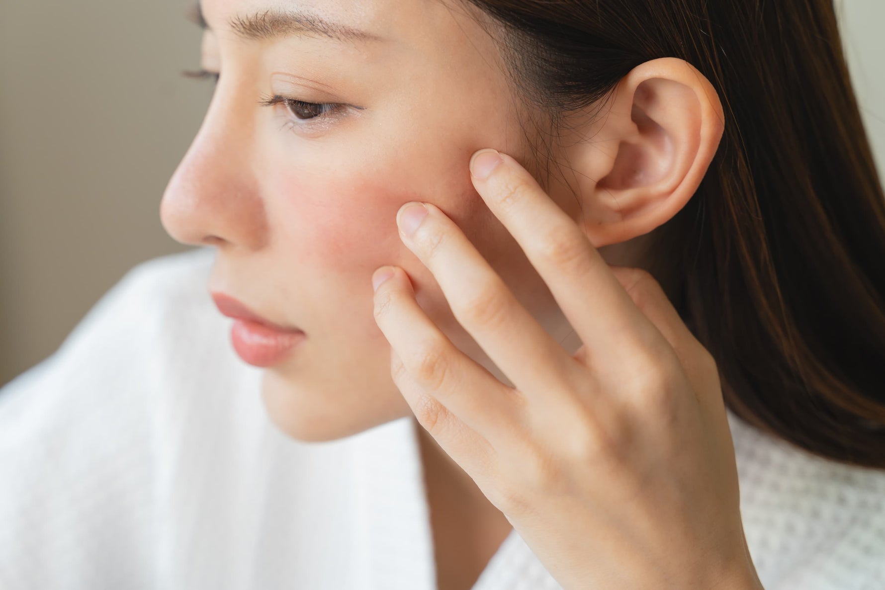 The Science Behind Dry Skin: Causes, Misconceptions, and What Actually Works